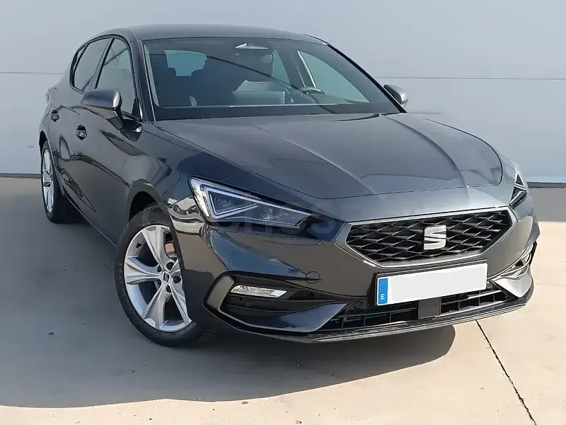 Nuevo Seat Leon FR 150 CV (110 kW) 2026 Gris / plata Berlina