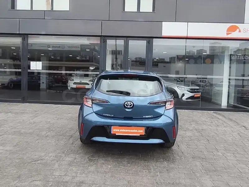 Usado Toyota Corolla Active 140 CV (102 kW) 2023 Azul Berlina