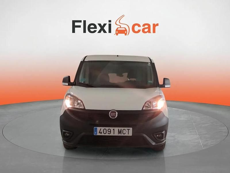 Usado Fiat Doblò 106 CV (77 kW) 2022 Blanco Monovolumen