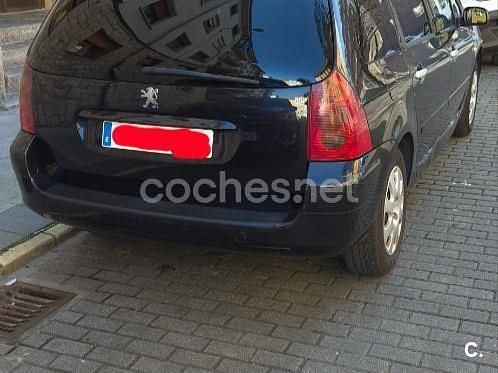 Usado Peugeot 307 90 CV (66 kW) 2004 Negro Familiar