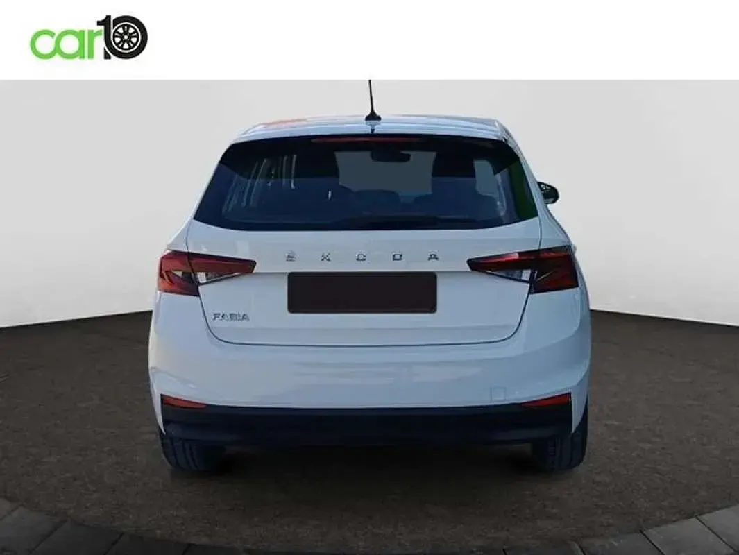 Usado Skoda Fabia Ambition 95 CV (69 kW) 2022 Blanco Utilitario