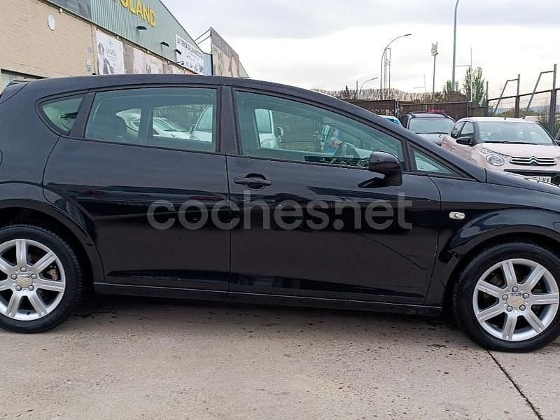 Usado Seat Leon Sport 105 CV (77 kW) 2006 Negro Berlina