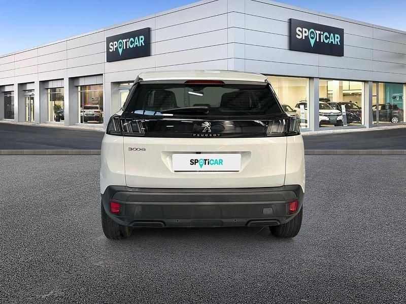 Usado Peugeot 3008 Active 130 CV (95 kW) 2021 Blanco SUV