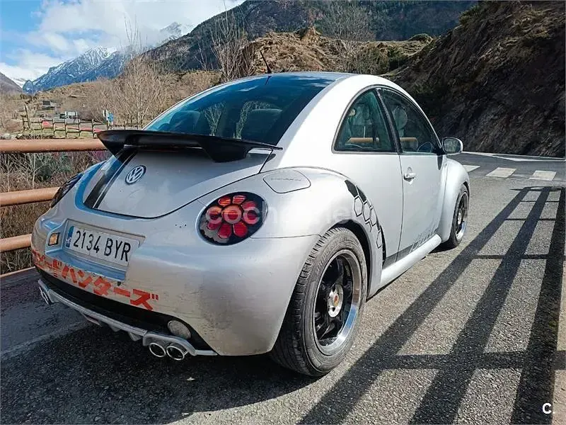 Usado VW New Beetle 100 CV (73 kW) 2002 Gris / plata Utilitario