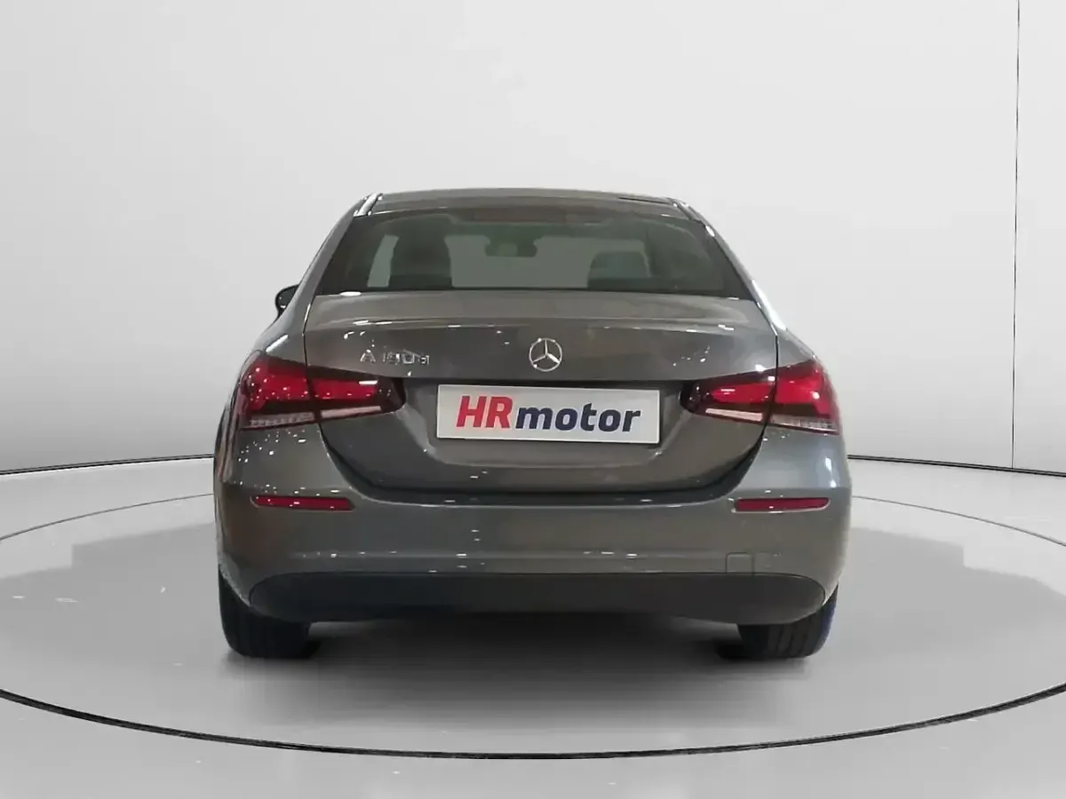 Usado Mercedes A180 116 CV (85 kW) 2022 Gris Berlina