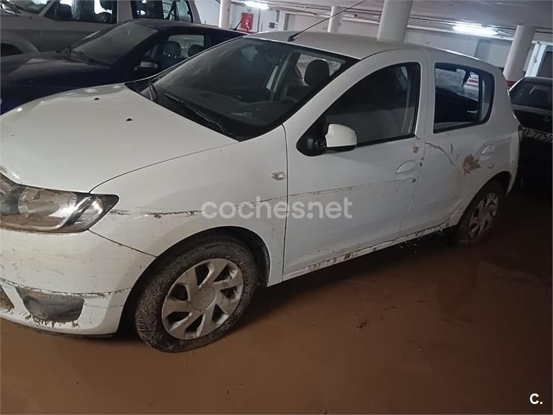 Blanco Usado 2014 Dacia Sandero Lauréate Utilitario | 2500 € - Imagen 1/1