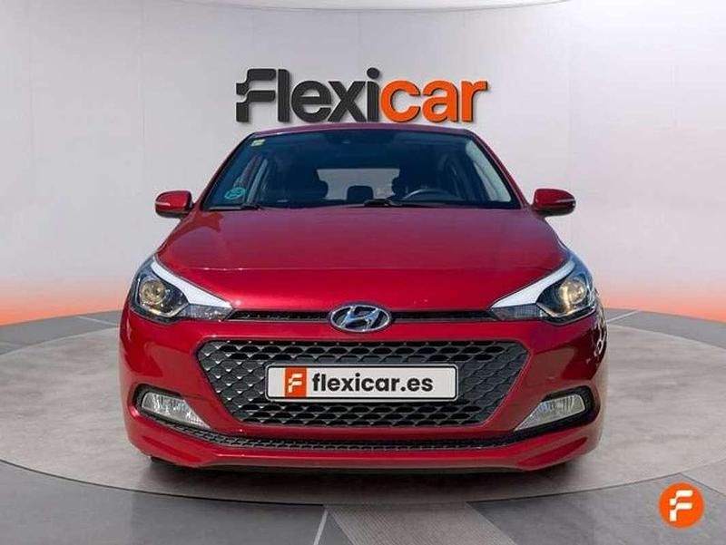 Usado Hyundai i20 84 CV (61 kW) 2018 Rojo Utilitario