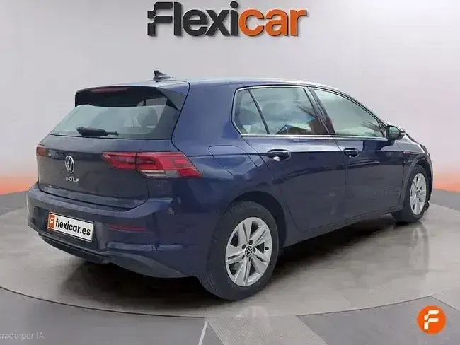 Usado VW Golf VIII 110 CV (80 kW) 2021 Azul Berlina