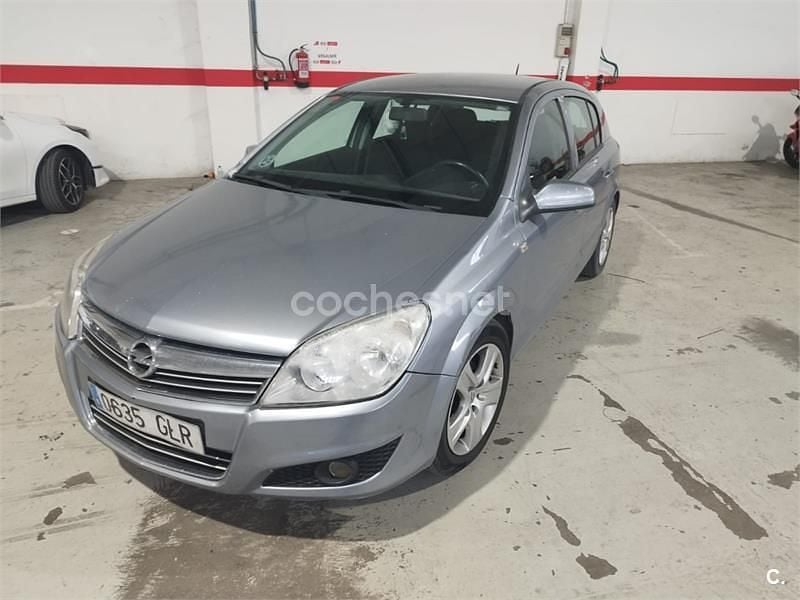 Usado Opel Astra Energy 100 CV (73 kW) 2009 Gris / plata Berlina