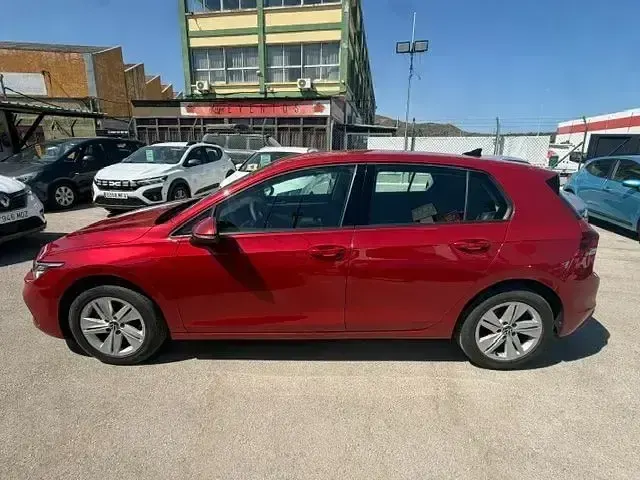 Usado VW Golf VII Life 150 CV (110 kW) 2021 Rojo Utilitario