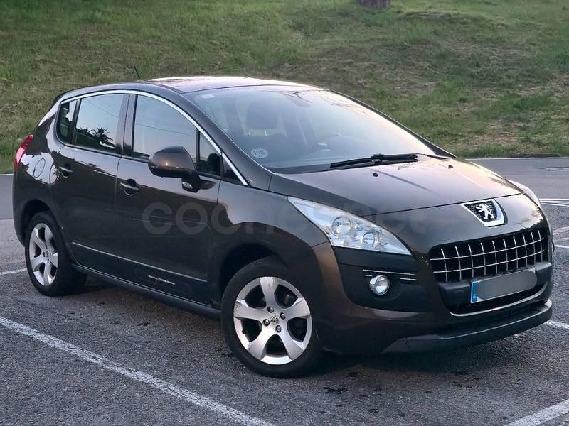 Usado Peugeot 3008 Style 112 CV (82 kW) 2012 Marrón Familiar