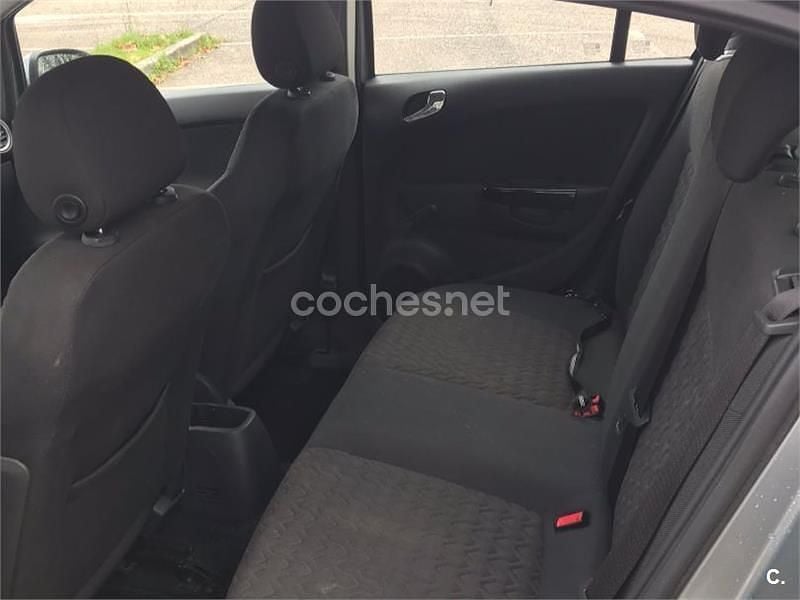 Gris / plata Usado 2012 Opel Corsa Essentia Berlina | 6100 € (Precio justo) - Imagen 1/4