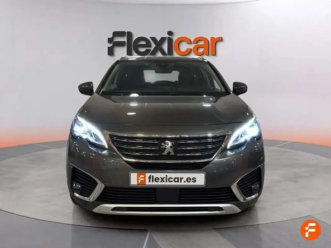 Usado Peugeot 5008 Allure 131 CV (96 kW) 2019 Marrón SUV