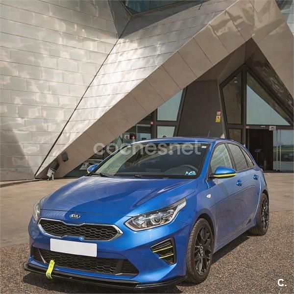 Usado Kia Ceed 100 CV (73 kW) 2019 Azul Utilitario