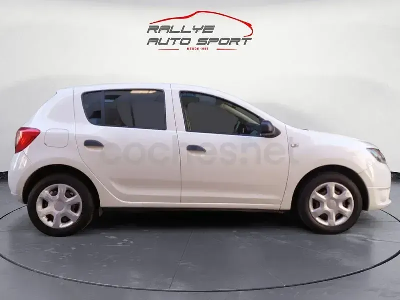 Usado Dacia Sandero Ambiance 75 CV (55 kW) 2014 Blanco Berlina
