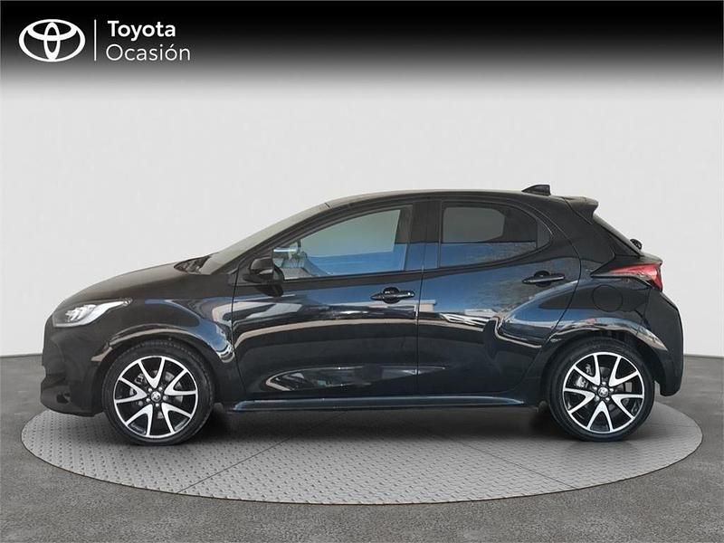 Usado Toyota Yaris Hybrid Style 116 CV (85 kW) 2022 Negro Monovolumen