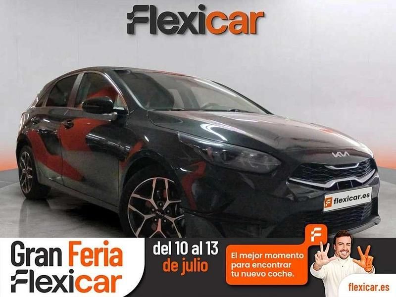 Gris Usado 2023 Kia Ceed GT-Line Berlina | 20.290 € (Precio justo) - Imagen 1/4