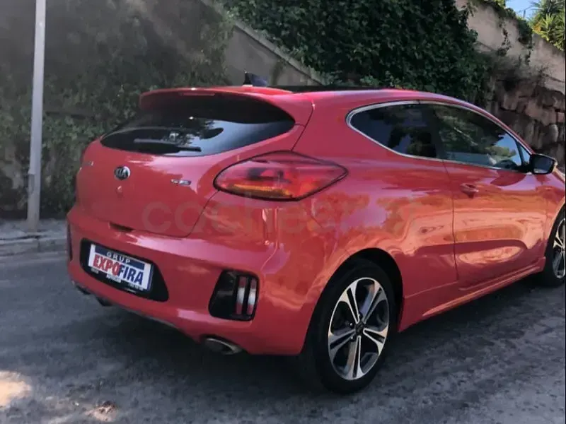 Usado Kia ProCeed GT-Line 136 CV (100 kW) 2018 Rojo Berlina