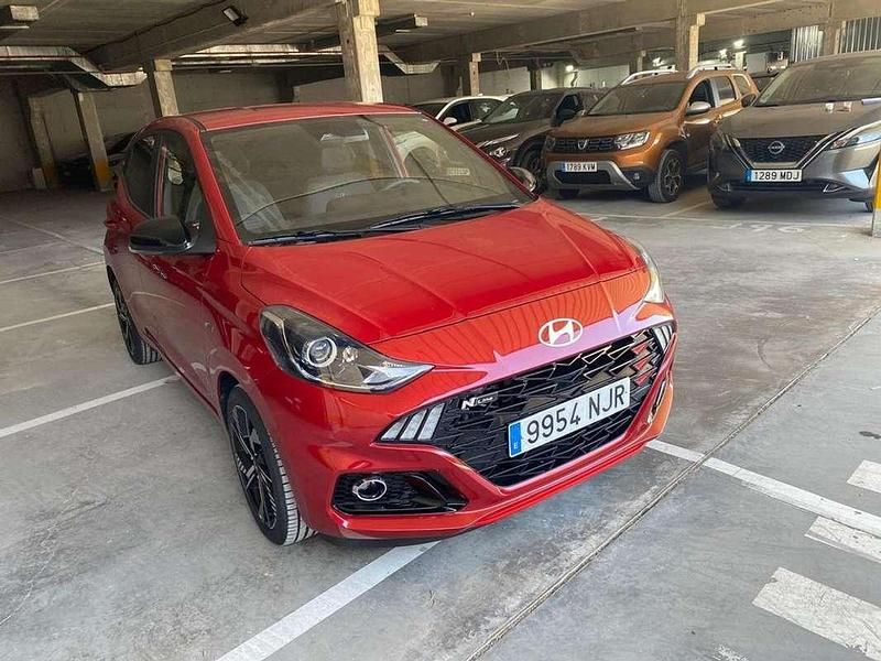 Nuevo Hyundai i10 87 CV (63 kW) 2025 Rojo Utilitario
