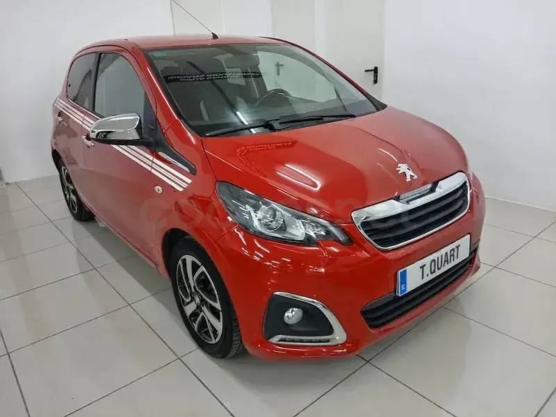 Usado Peugeot 108 Collection 82 CV (60 kW) 2017 Rojo Berlina
