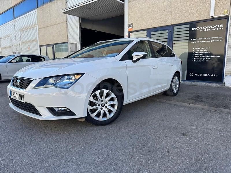 Usado Seat Leon Style 110 CV (80 kW) 2017 Blanco Familiar