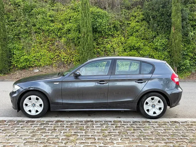 Usado BMW 118 129 CV (94 kW) 2005 Gris / plata Utilitario