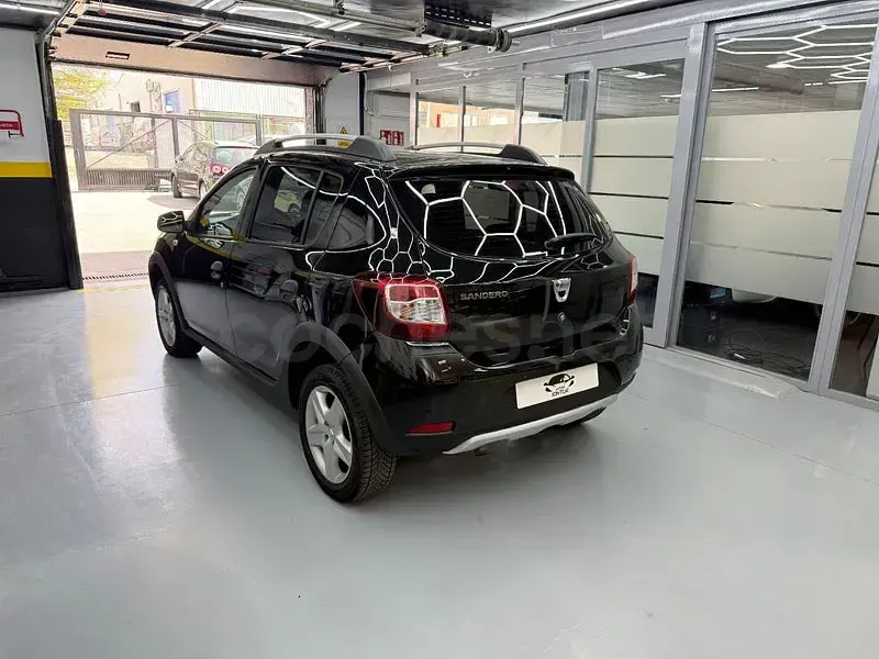 Usado Dacia Sandero Stepway 90 CV (66 kW) 2014 Negro Berlina