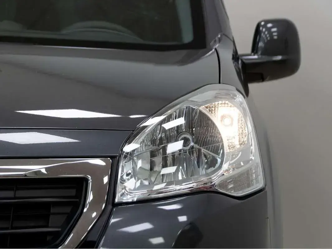 Usado Peugeot TePee Active 99 CV (72 kW) 2018 Gris Van