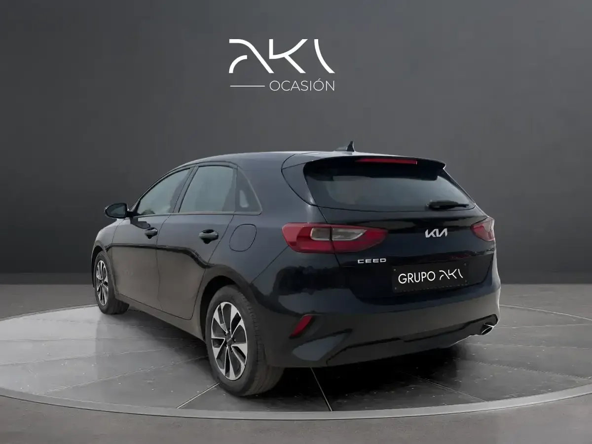 Usado Kia Ceed 100 CV (73 kW) 2025 Negro Utilitario