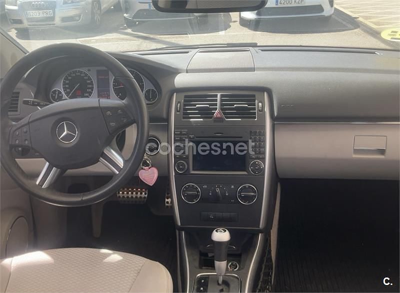 Usado Mercedes B180 109 CV (80 kW) 2009 Negro Monovolumen
