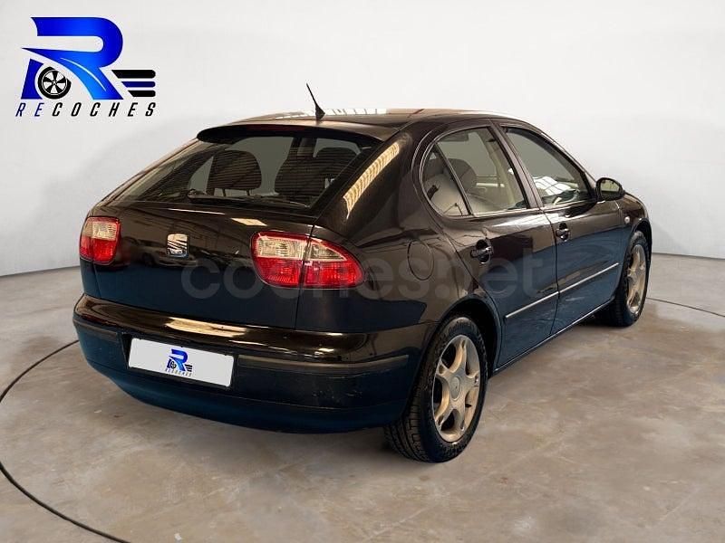 Usado Seat Leon Sport 110 CV (80 kW) 2004 Negro Utilitario