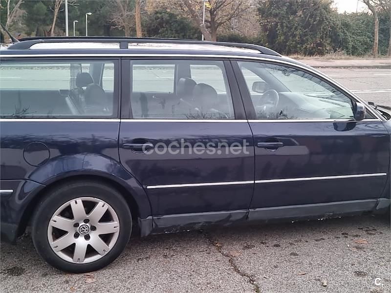 Usado VW Passat Trendline 115 CV (84 kW) 2001 Azul Familiar