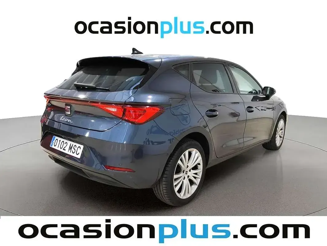 Usado Seat Leon Style 150 CV (110 kW) 2024 Gris Utilitario