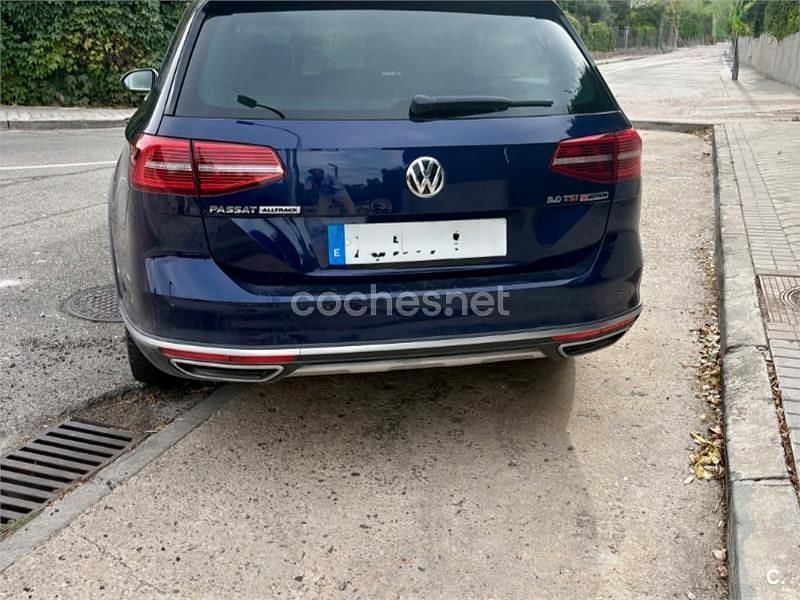 Usado VW Passat Alltrack 220 CV (161 kW) 2017 Azul Familiar