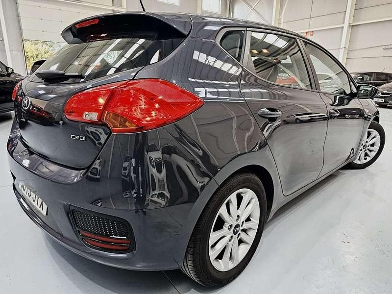 Usado Kia Ceed GT 90 CV (66 kW) 2017 Gris Utilitario