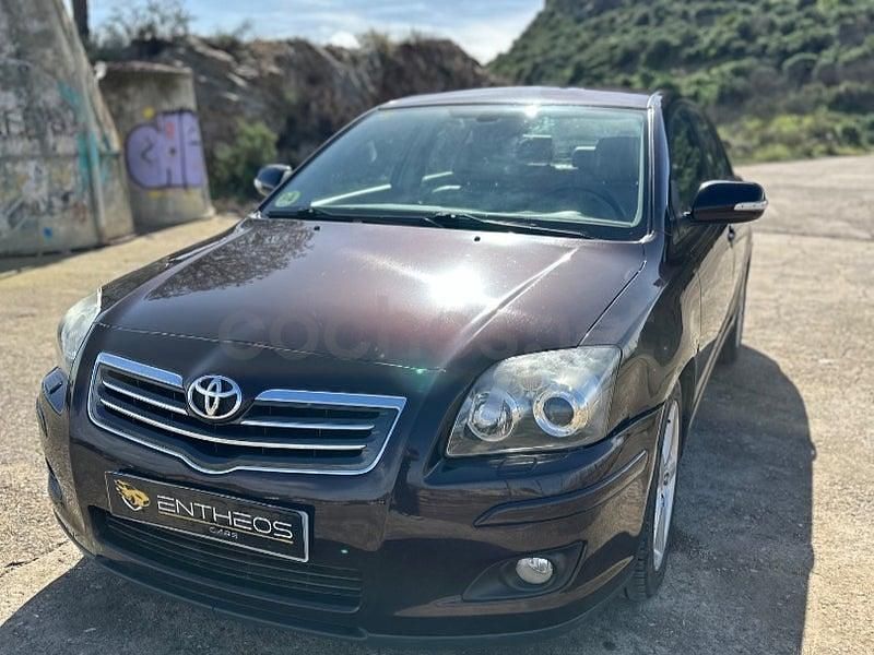 Usado Toyota Avensis Sol 150 CV (110 kW) 2006 Granate Familiar