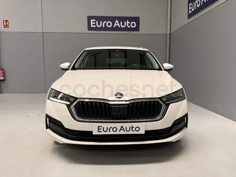 Usado Skoda Octavia Ambition 115 CV (84 kW) 2022 Blanco Familiar