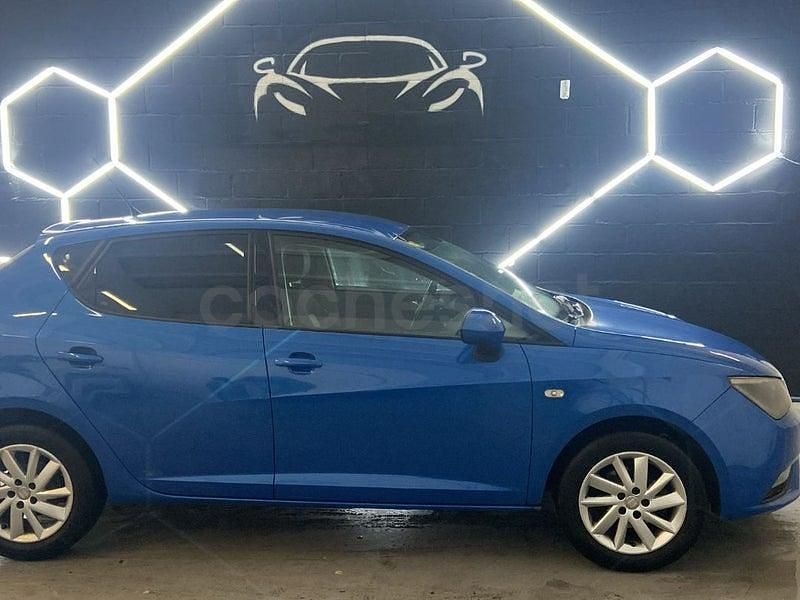 Usado Seat Ibiza Style 85 CV (62 kW) 2013 Azul Berlina