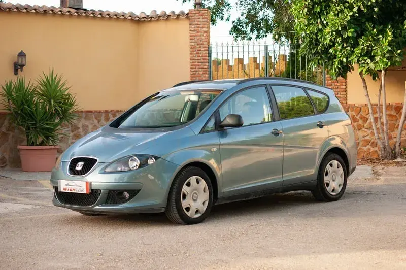 Usado Seat Altea XL Reference 105 CV (77 kW) 2007 Gris / plata Monovolumen