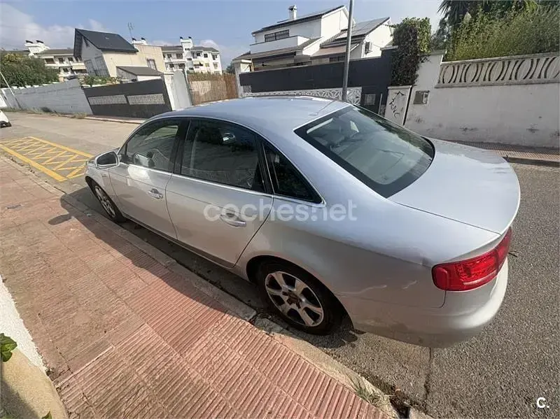 Usado Audi A4 136 CV (100 kW) 2010 Gris / plata Berlina