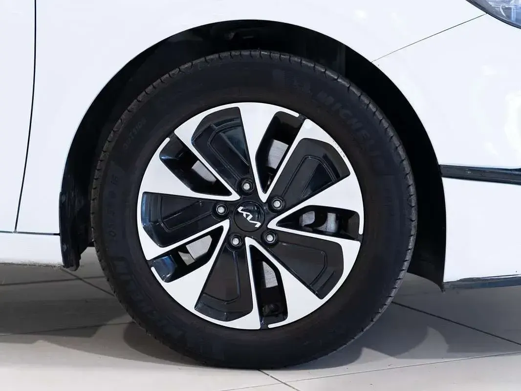 Usado Kia Ceed 101 CV (74 kW) 2025 Blanco Utilitario