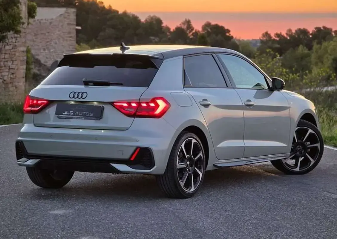 Usado Audi A1 Sportback Black Edition 116 CV (85 kW) 2025 Gris Utilitario