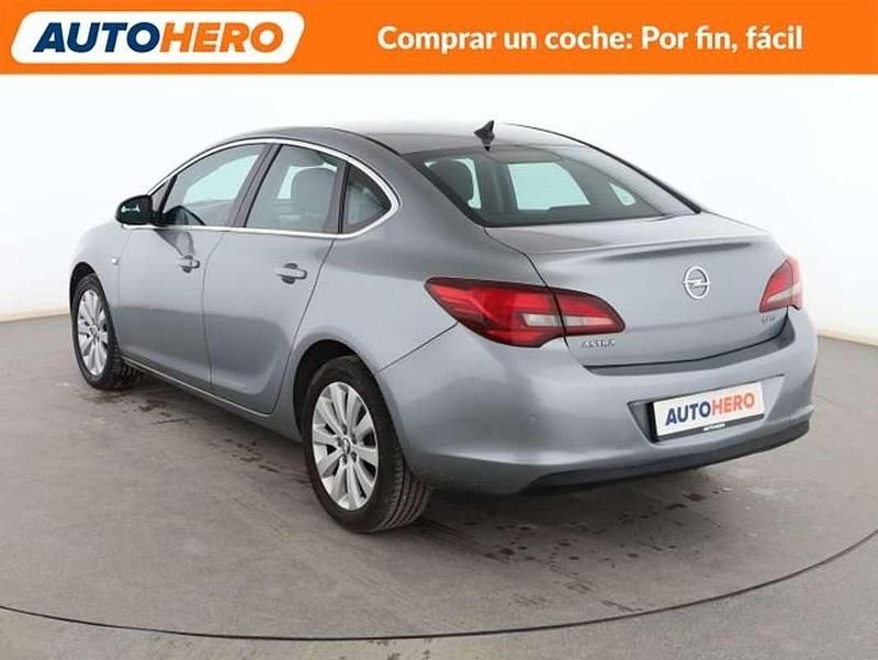Usado Opel Astra Innovation 110 CV (80 kW) 2014 Gris Berlina