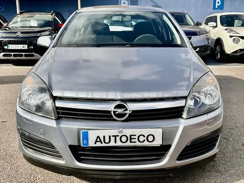 Usado Opel Astra Cosmo 150 CV (110 kW) 2006 Gris / plata Berlina