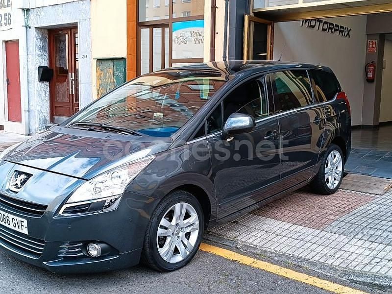 Usado Peugeot 5008 Sport 110 CV (80 kW) 2010 Gris / plata Monovolumen