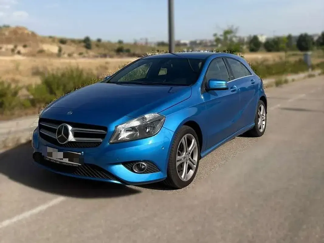 Usado Mercedes A180 Urban 122 CV (89 kW) 2013 Azul Utilitario