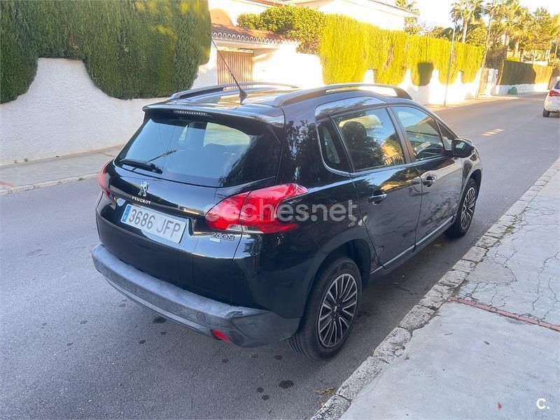 Usado Peugeot 2008 Active 92 CV (67 kW) 2015 Negro SUV