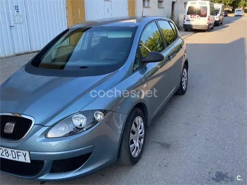 Usado Seat Altea Stylance 105 CV (77 kW) 2005 Gris / plata Monovolumen
