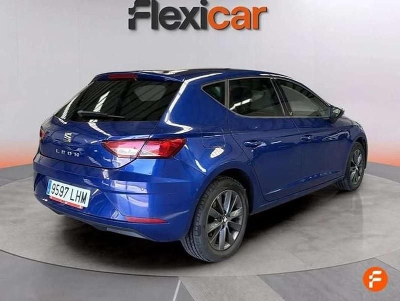 Usado Seat Leon ST Style 131 CV (96 kW) 2020 Azul Familiar