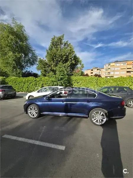 Usado VW Passat Sportline 190 CV (139 kW) 2017 Azul Berlina